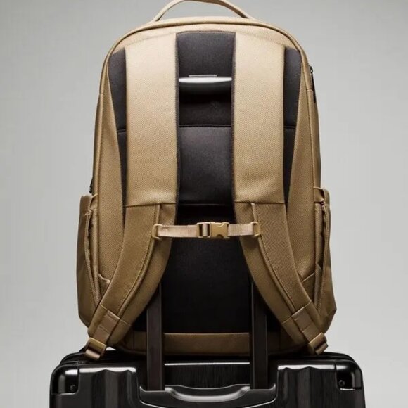 NWOT Lululemon Cruiser 23L backpack - Picture 3 of 7